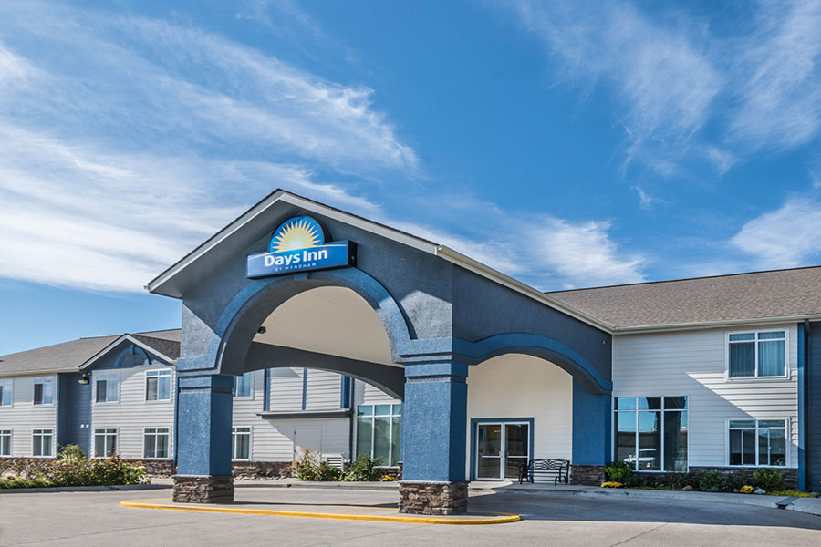 exterior of Days Inn by Wyndham Great Falls